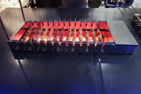 開一家燒烤店怎么選擇全自動無煙燒烤爐?